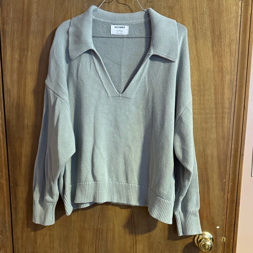 Old Navy Women's V-Neck Sweater in Light Green